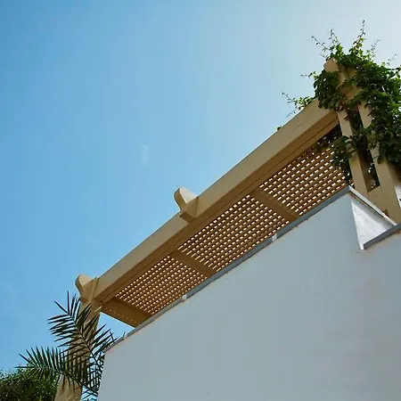 Hotel Paradise In Naxos 3*