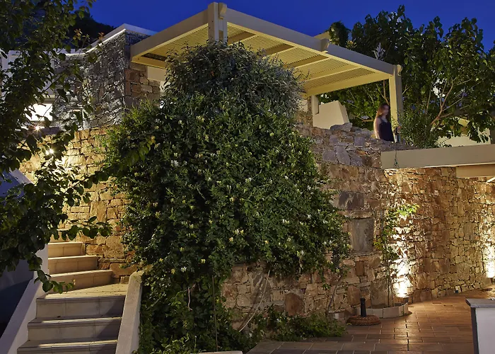 Paradise In Naxos 3*